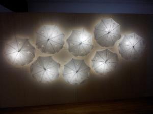 Festival Idrijske čipke letos v znamenju svetlobe, a tudi dežja in sonca